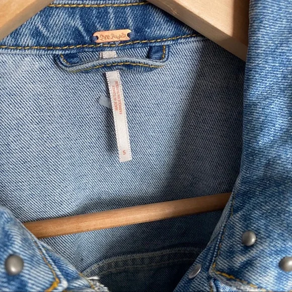 NEW Free People‎ Studded Denim Trucker Jacket - Picture 6 of 11